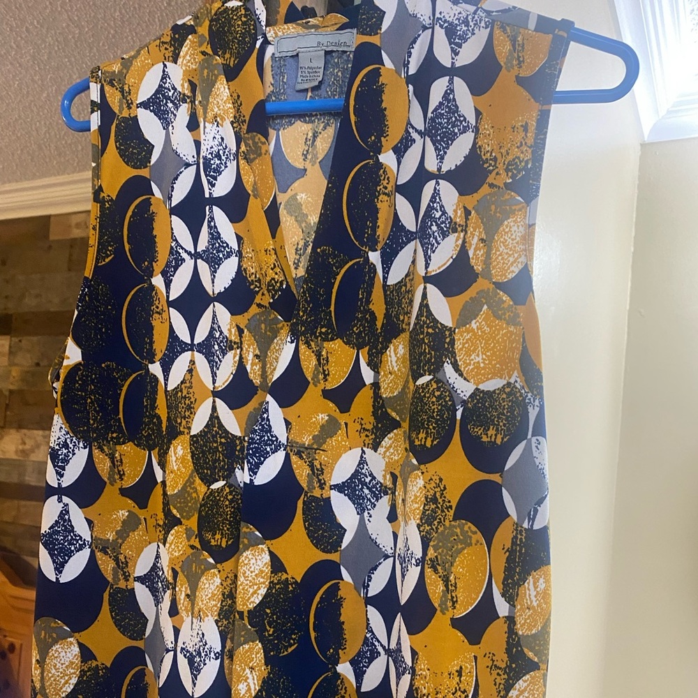 Nice soft work shirt. Blue, white and mustard colors. V- neck. Size L. By Design